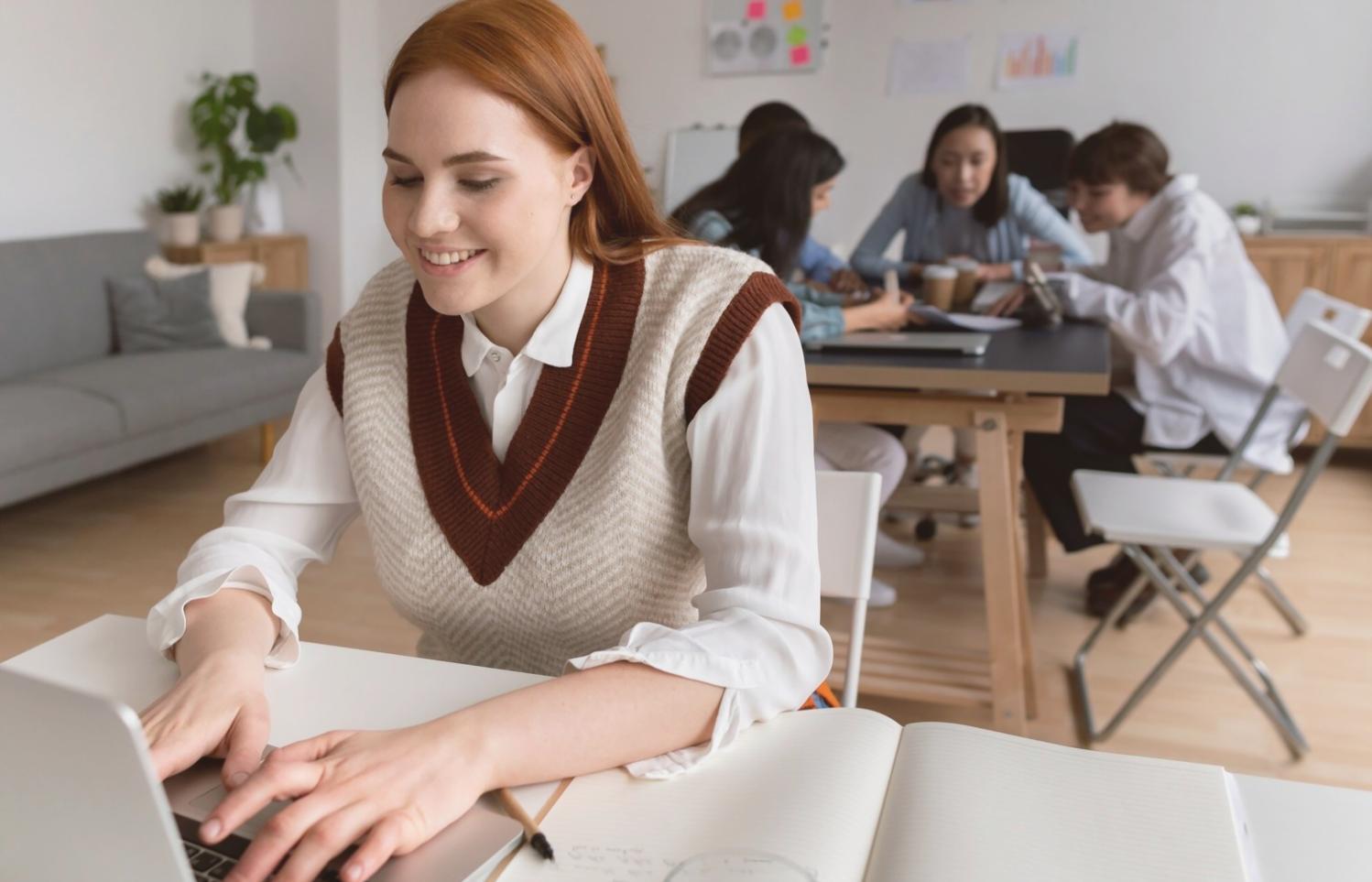 Presentación de resultados financieros con gráficos y análisis detallados