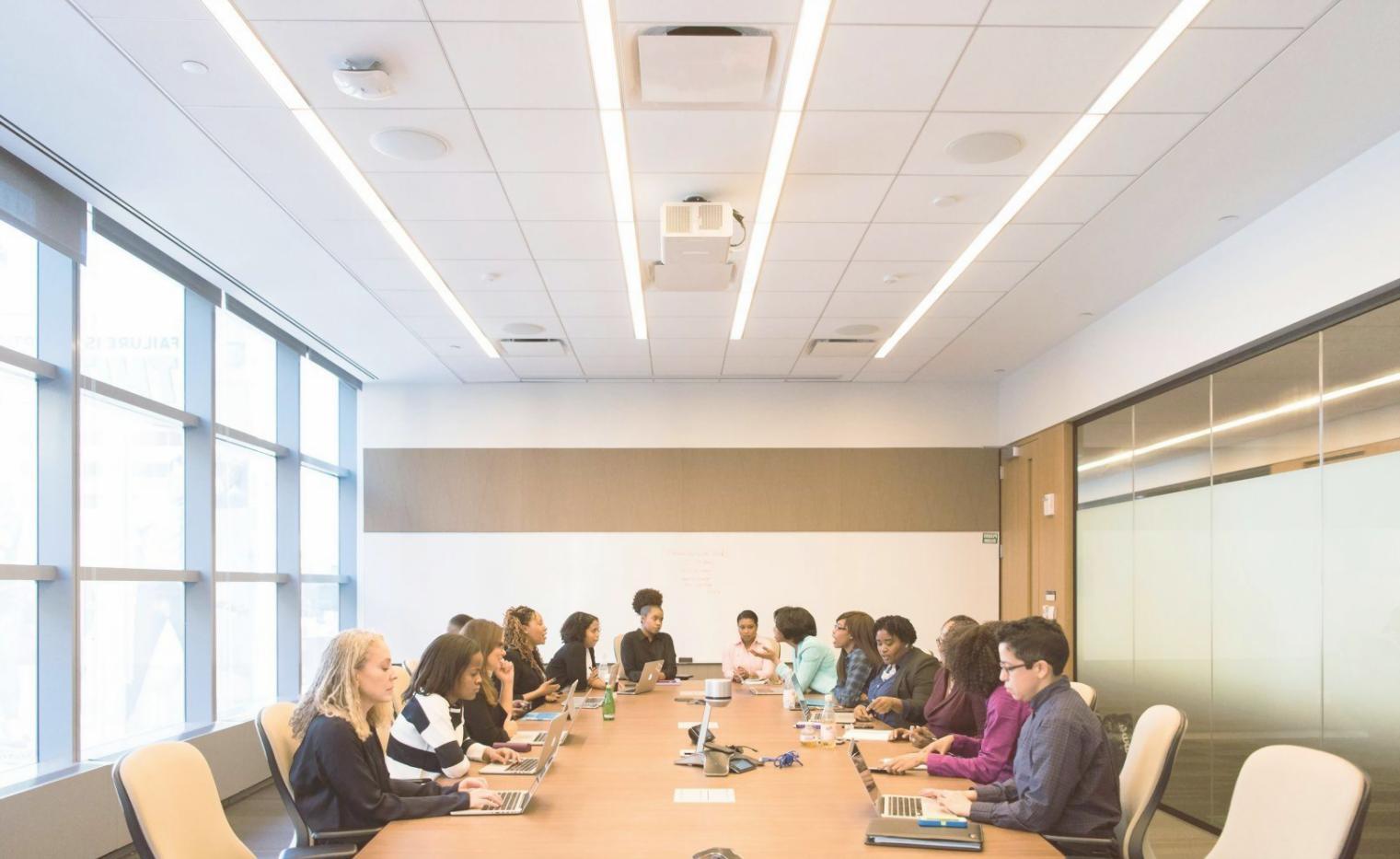 Sesión de networking entre estudiantes y profesionales